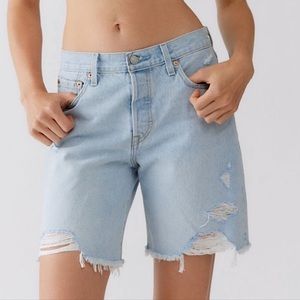 NWOT Levi’s 501 Mid Thigh Shorts